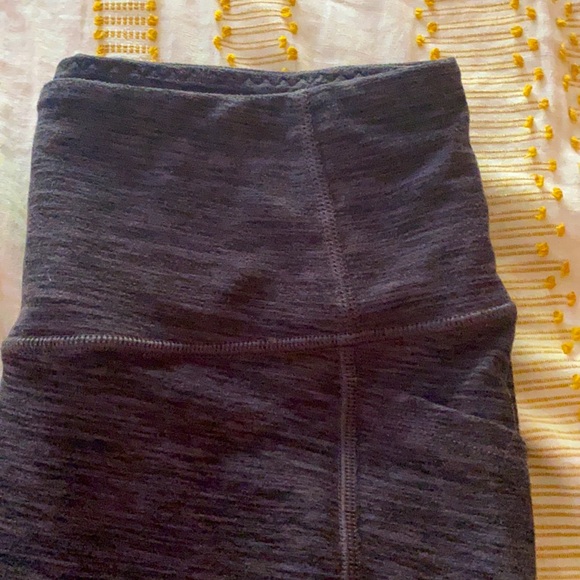 EUC perfect leggings - Picture 2 of 4